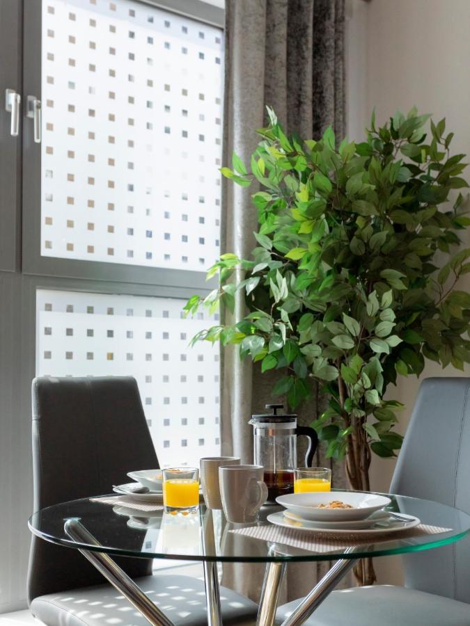 1 Bed Apartment - Redhill Central, Surrey, Gatwick #2 Екстериор снимка