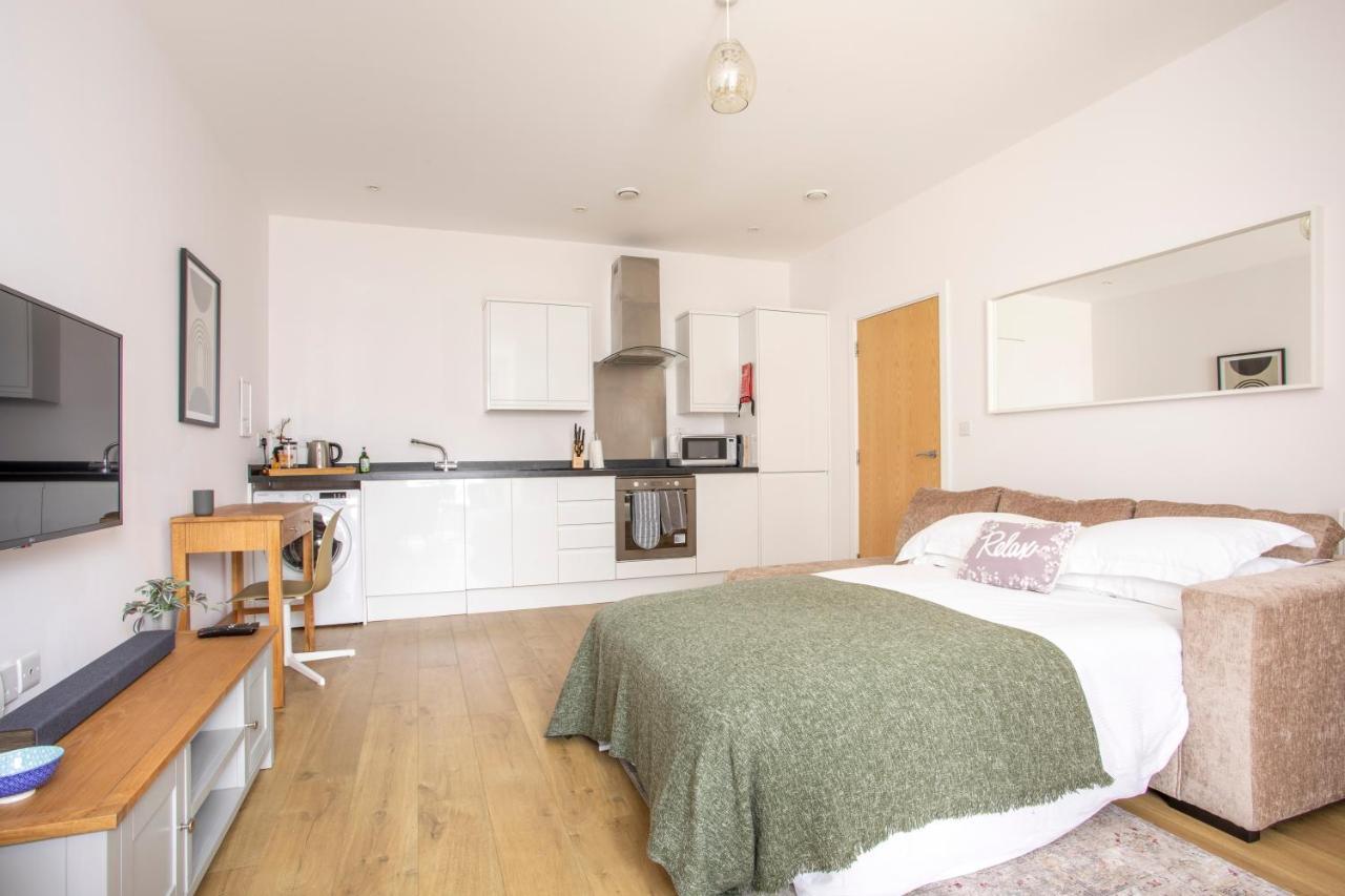 1 Bed Apartment - Redhill Central, Surrey, Gatwick #2 Екстериор снимка